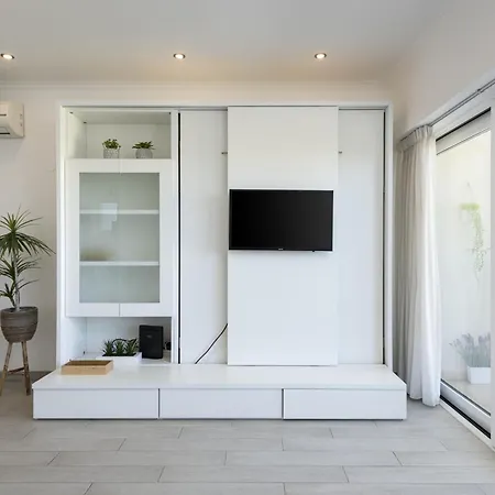 Moura One - With Pool By Hd *