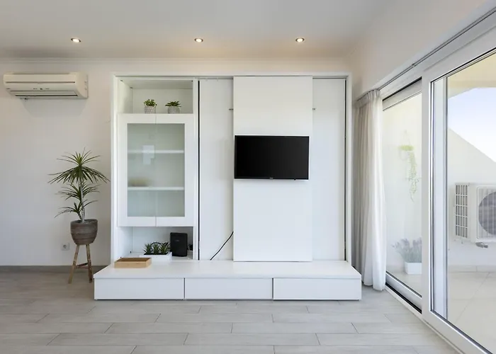 Moura One - With Pool By Hd *